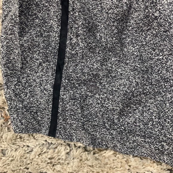 Lululemon - Picture 2 of 5